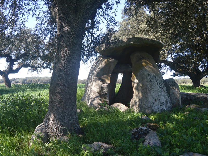 rutas de senderismo rocamador dehesa extremadura dolmen romo